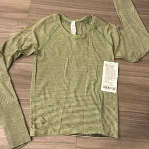 COPY - Swiftly Tech Long Sleeve 2.0 Race Length Lululemon Size 6 BRAND NEW